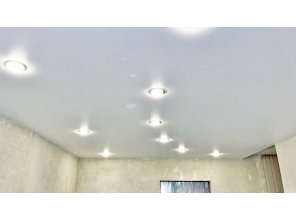 Монтаж потолка для зала 17 м2 с использованием пленки VIPCEILING серии MONLANGE M9001 (3.25)