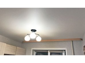 Монтаж потолка на кухне 11 м2 с использованием пленки VIPCEILING серии MONLANGE M9001 (2.60)