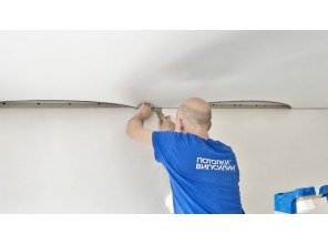 Монтаж потолка на кухне 8 м2 с использованием пленки VIPCEILING серии MONLANGE M9001 (3.25)
