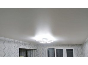 Монтаж потолка в гостиной 17 м2 с использованием пленки VIPCEILING серии MONLANGE M9001 (3.25)