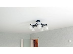 Монтаж потолка в спальне 14 м2 с использованием пленки VIPCEILING серии MONLANGE M9001 (3.25)