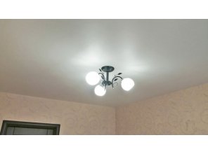 Монтаж потолка в спальне 11 м2 с использованием пленки VIPCEILING серии MONLANGE M9001 (3.25)