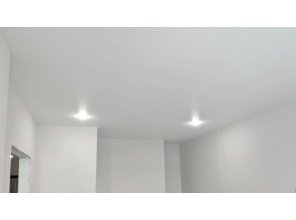 Монтаж потолка в спальне 14 м2 с использованием пленки VIPCEILING серии MONLANGE M9001 (3.25)