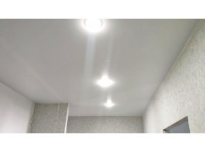 Монтаж потолка в прихожей 9 м2 с использованием пленки VIPCEILING серии MONLANGE S9020 (2.60)