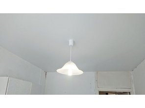 Монтаж потолка на кухне 7 м2 с использованием пленки VIPCEILING серии MONLANGE L9001 (2.60)