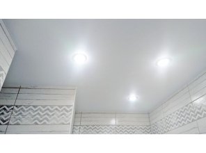 Монтаж потолка в ванной 5 м2 с использованием пленки VIPCEILING серии MONLANGE M9001 (2.15)