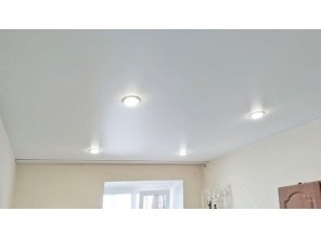 Монтаж потолка на кухне 10 м2 с использованием пленки VIPCEILING серии MONLANGE S9020 (2.60)