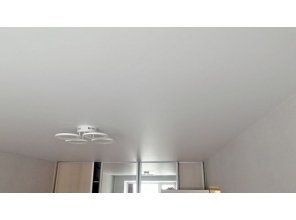 Монтаж потолка для зала 14 м2 с использованием пленки VIPCEILING серии MONLANGE M9001 (3.25)