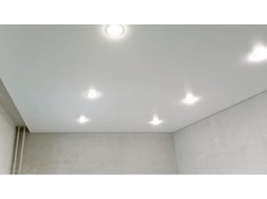 Монтаж потолка в спальне 13 м2 с использованием пленки VIPCEILING серии MONLANGE S9020 (3.25)