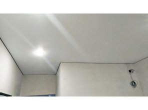 Монтаж потолка в коридоре 8 м2 с использованием пленки VIPCEILING серии MONLANGE M9001 (3.25)