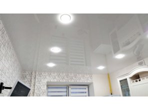 Монтаж потолка на кухне 9 м2 с использованием пленки VIPCEILING серии MONLANGE L9001 (3.25)