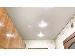 Монтаж потолка в коридоре 7 м2 с использованием пленки VIPCEILING серии MONLANGE M9001 (2.15)