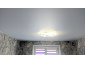 Монтаж потолка в спальне 12 м2 с использованием пленки VIPCEILING серии MONLANGE M9001 (3.25)