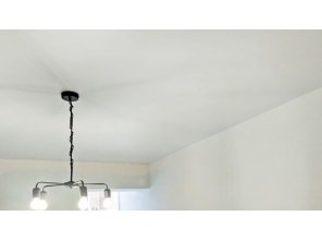 Монтаж потолка в гостиной 15 м2 с использованием пленки VIPCEILING серии MONLANGE S9020 (3.25)