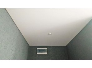 Монтаж потолка в прихожей 9 м2 с использованием пленки VIPCEILING серии MONLANGE M9001 (3.25)