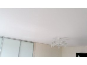 Монтаж потолка в спальне 16 м2 с использованием пленки VIPCEILING серии MONLANGE M9001 (3.80)