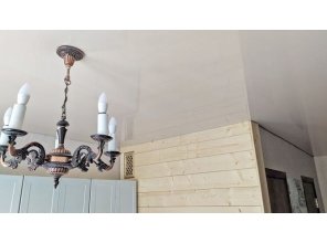 Монтаж потолка на кухне 13 м2 с использованием пленки VIPCEILING серии MONLANGE L9042 (3.50)