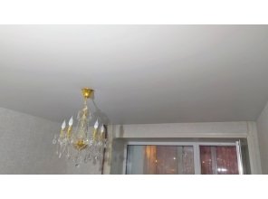 Монтаж потолка в гостиной 15 м2 с использованием пленки VIPCEILING серии MONLANGE S9020 (3.50)