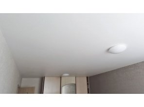 Монтаж потолка в спальне 20 м2 с использованием пленки VIPCEILING серии MONLANGE M9001 (3.50)