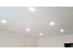 Монтаж потолка в спальне 12 м2 с использованием пленки VIPCEILING серии MONLANGE S9020 (3.25)