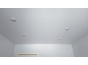 Монтаж потолка в спальне 9 м2 с использованием пленки VIPCEILING серии MONLANGE M9001 (3.25)