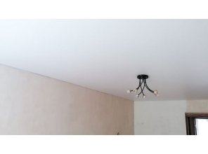 Монтаж потолка в спальне 15 м2 с использованием пленки VIPCEILING серии MONLANGE S9020 (2.60)