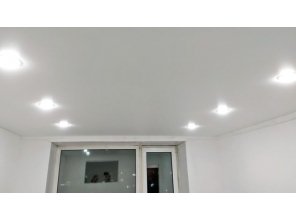 Монтаж потолка в спальне 10 м2 с использованием пленки VIPCEILING серии MONLANGE M9001 (3.25)