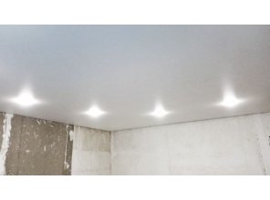 Монтаж потолка в спальне 17 м2 с использованием пленки VIPCEILING серии MONLANGE M9001 (3.80)