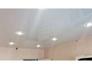 Монтаж потолка в спальне 12 м2 с использованием пленки VIPCEILING серии MONLANGE L9001 (3.25)