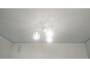 Монтаж потолка на кухне 7 м2 с использованием пленки VIPCEILING серии MONLANGE M9001 (3.25)