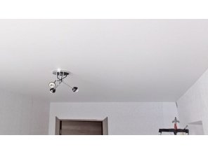 Монтаж потолка в спальне 11 м2 с использованием пленки VIPCEILING серии MONLANGE M9001 (2.60)