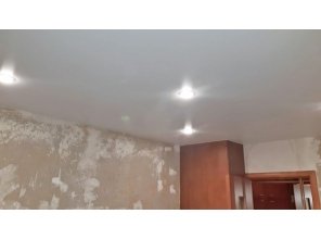 Монтаж потолка в спальне 12 м2 с использованием пленки VIPCEILING серии MONLANGE S9020 (3.25)