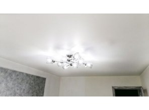 Монтаж потолка в спальне 16 м2 с использованием пленки VIPCEILING серии MONLANGE M9001 (3.25)