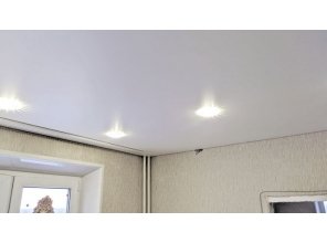 Монтаж потолка на кухне 9 м2 с использованием пленки VIPCEILING серии MONLANGE S9020 (3.25)