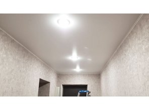 Монтаж потолка в коридоре 9 м2 с использованием пленки VIPCEILING серии MONLANGE S9020 (3.25)
