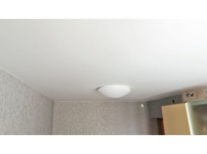 Монтаж потолка на кухне 8 м2 с использованием пленки VIPCEILING серии MONLANGE M9001 (2.15)