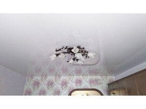 Монтаж потолка в гостиной 17 м2 с использованием пленки VIPCEILING серии MONLANGE L9001 (3.50)