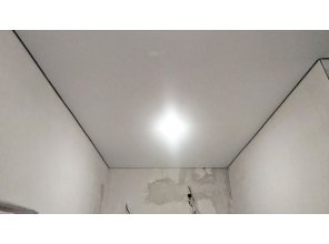 Монтаж потолка в прихожей 10 м2 с использованием пленки VIPCEILING серии MONLANGE M9001 (3.50)