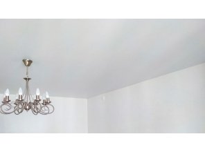 Монтаж потолка в гостиной 20 м2 с использованием пленки VIPCEILING серии MONLANGE M9001 (4.00)