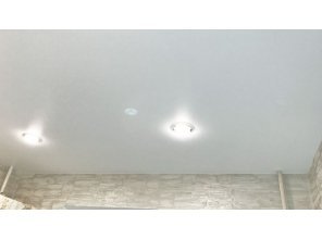 Монтаж потолка в квартире 11 м2 с использованием пленки VIPCEILING серии MONLANGE M9001 (2.60)