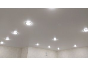 Монтаж потолка на кухне 14 м2 с использованием пленки VIPCEILING серии MONLANGE S9020 (3.80)