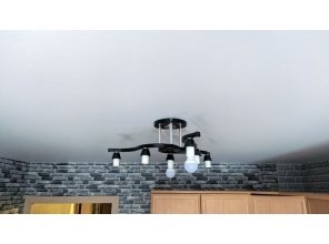 Монтаж потолка на кухне 9 м2 с использованием пленки VIPCEILING серии MONLANGE M9001 (3.25)