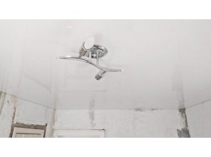 Монтаж потолка в спальне 10 м2 с использованием пленки VIPCEILING серии MONLANGE L9001 (2.60)