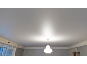 Монтаж потолка в гостиной 16 м2 с использованием пленки VIPCEILING серии MONLANGE M9001 (3.25)