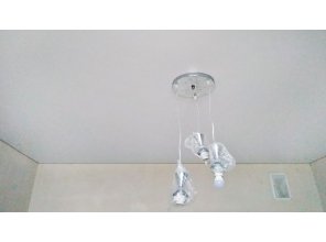 Монтаж потолка на кухне 13 м2 с использованием пленки VIPCEILING серии MONLANGE M9001 (3.50)