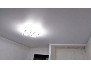 Монтаж потолка в спальне 10 м2 с использованием пленки VIPCEILING серии MONLANGE M9001 (3.25)