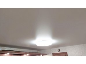 Монтаж потолка на кухне 8 м2 с использованием пленки VIPCEILING серии MONLANGE M9001 (3.25)