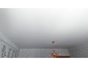 Монтаж потолка в спальне 13 м2 с использованием пленки VIPCEILING серии MONLANGE M9001 (3.25)