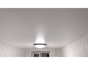 Монтаж потолка в спальне 12 м2 с использованием пленки VIPCEILING серии MONLANGE M9001 (2.60)