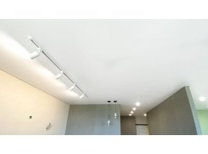 Монтаж потолка в квартире 37 м2 с использованием пленки VIPCEILING серии MONLANGE M9001 (5.45)